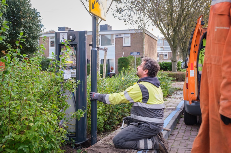 Uitdagingen door schommelingen in aanvragen voor laadpalen